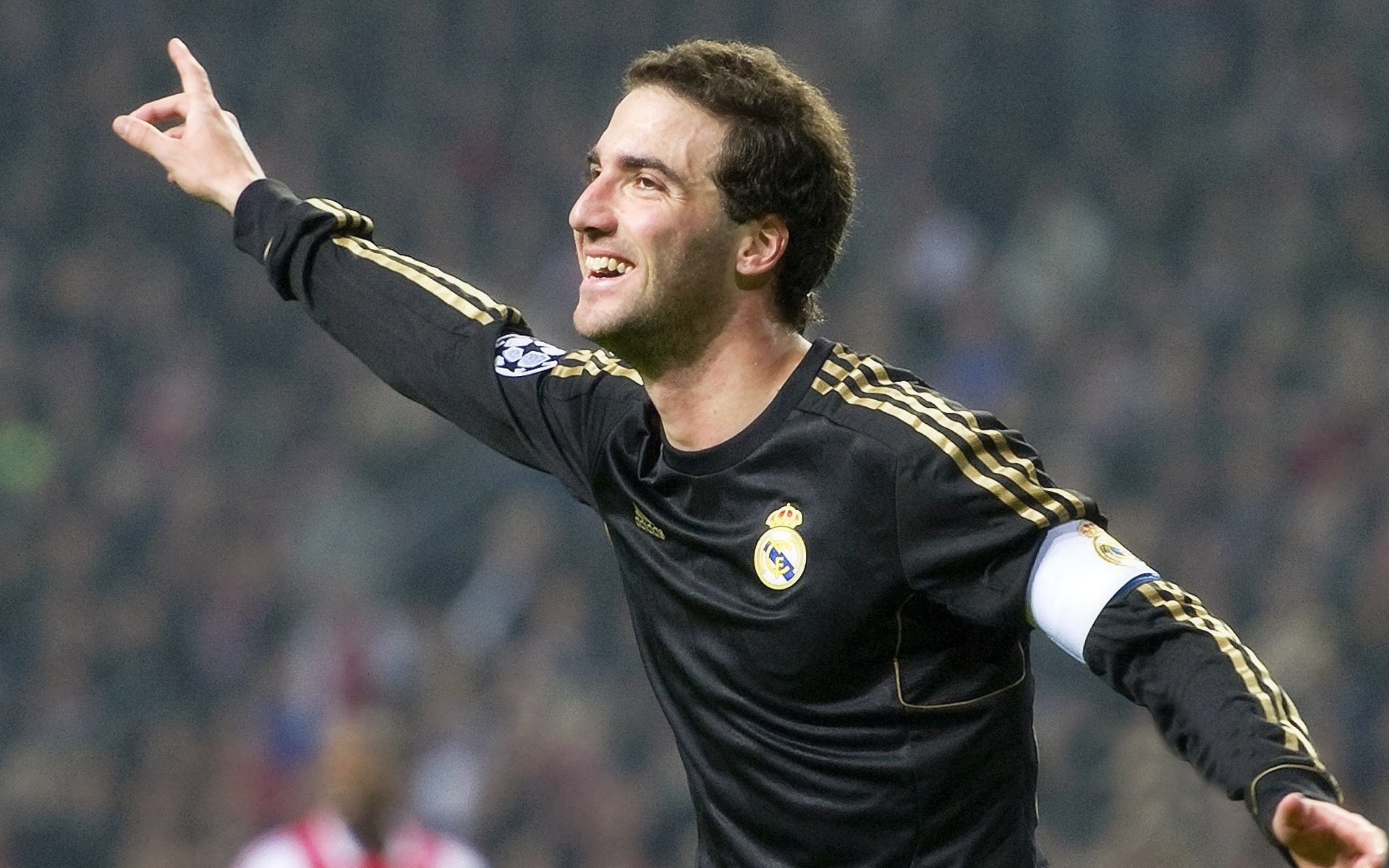 “安赫尔·巴尔博萨的球场感知与精湛技巧,为美洲狮队提供更多进攻选择”